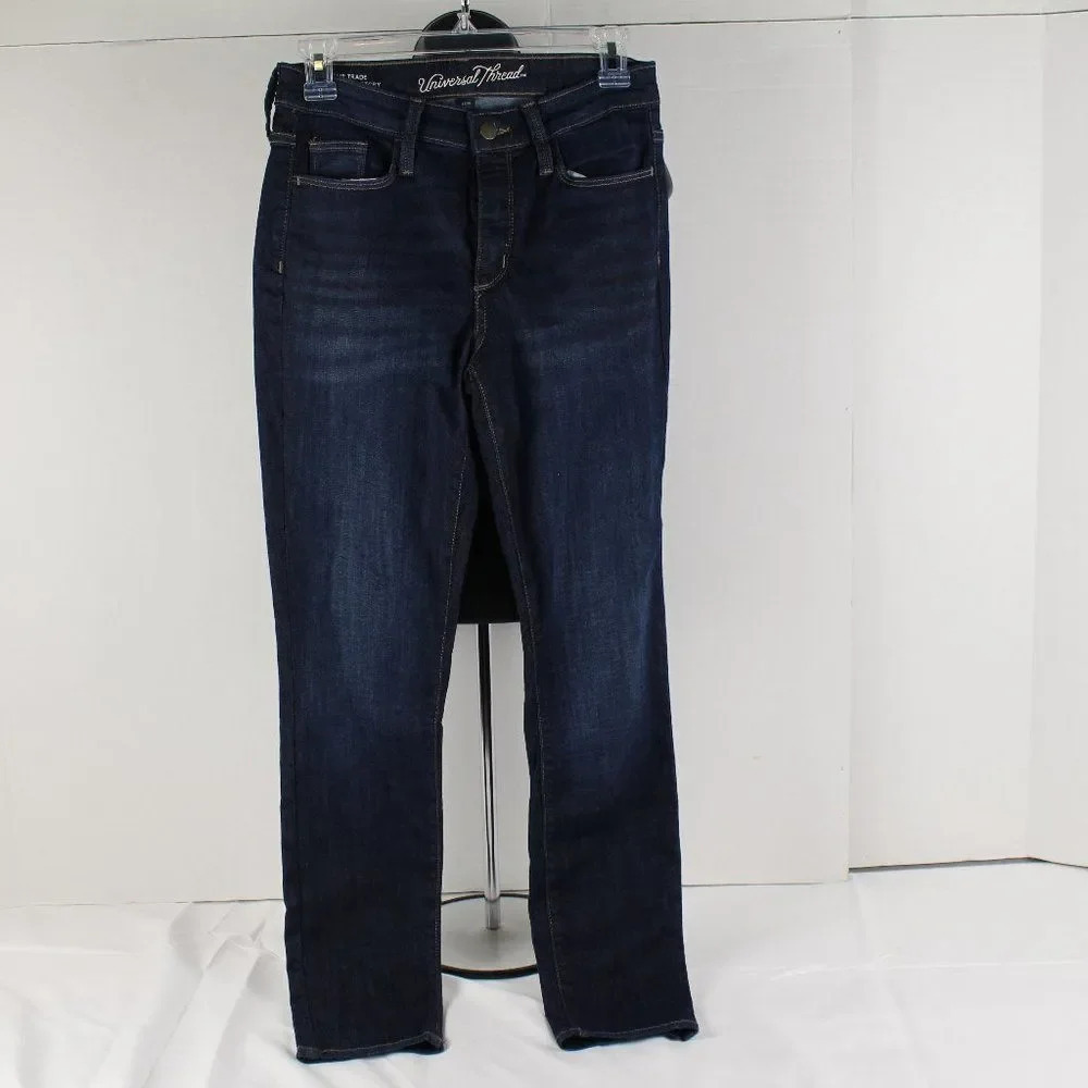 UniversalโThreadย Jeans